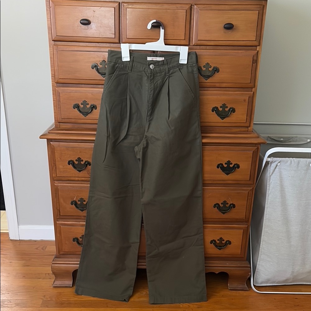 Levi’s high loose green pant